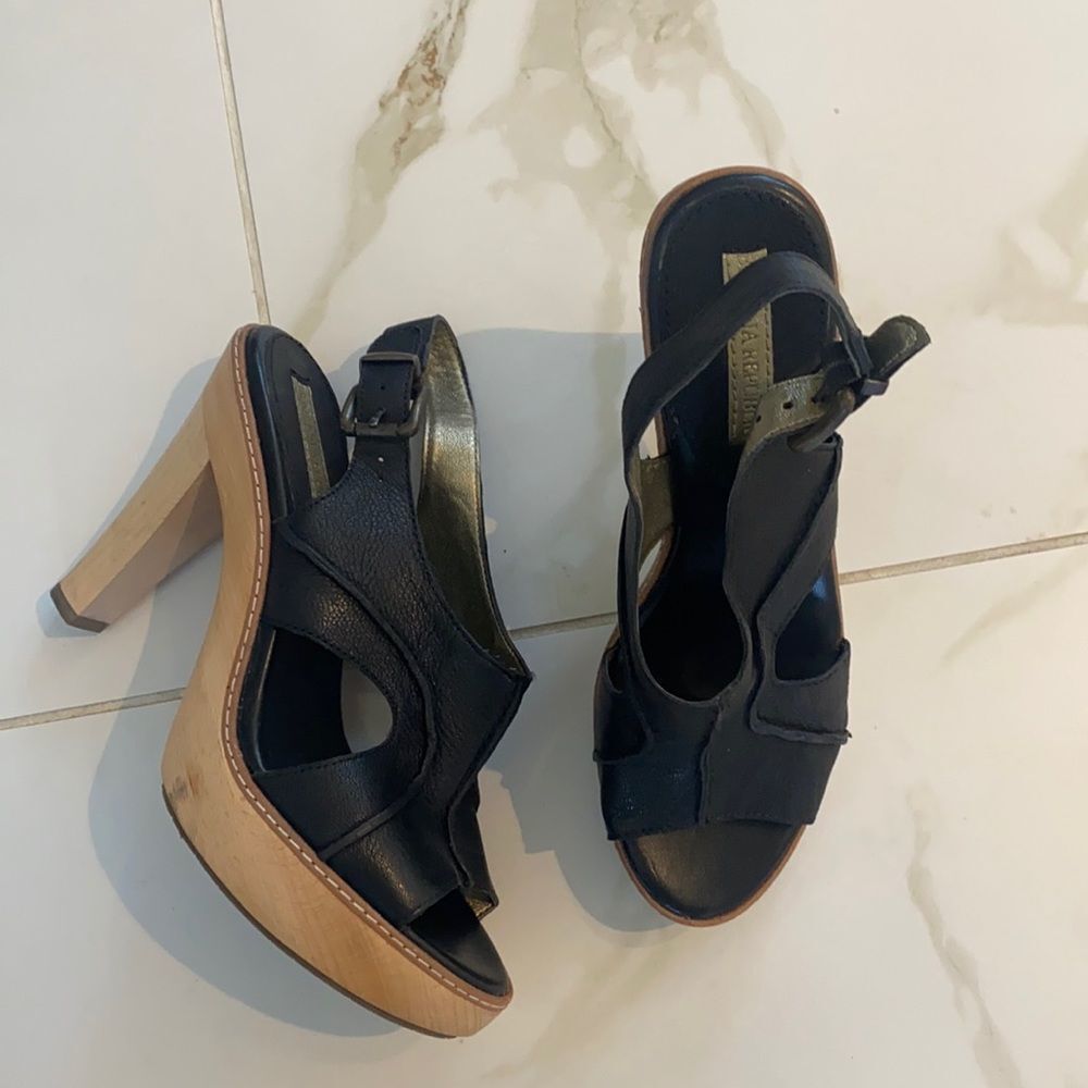 Sz 7.5 Banana Republic leather black block heel